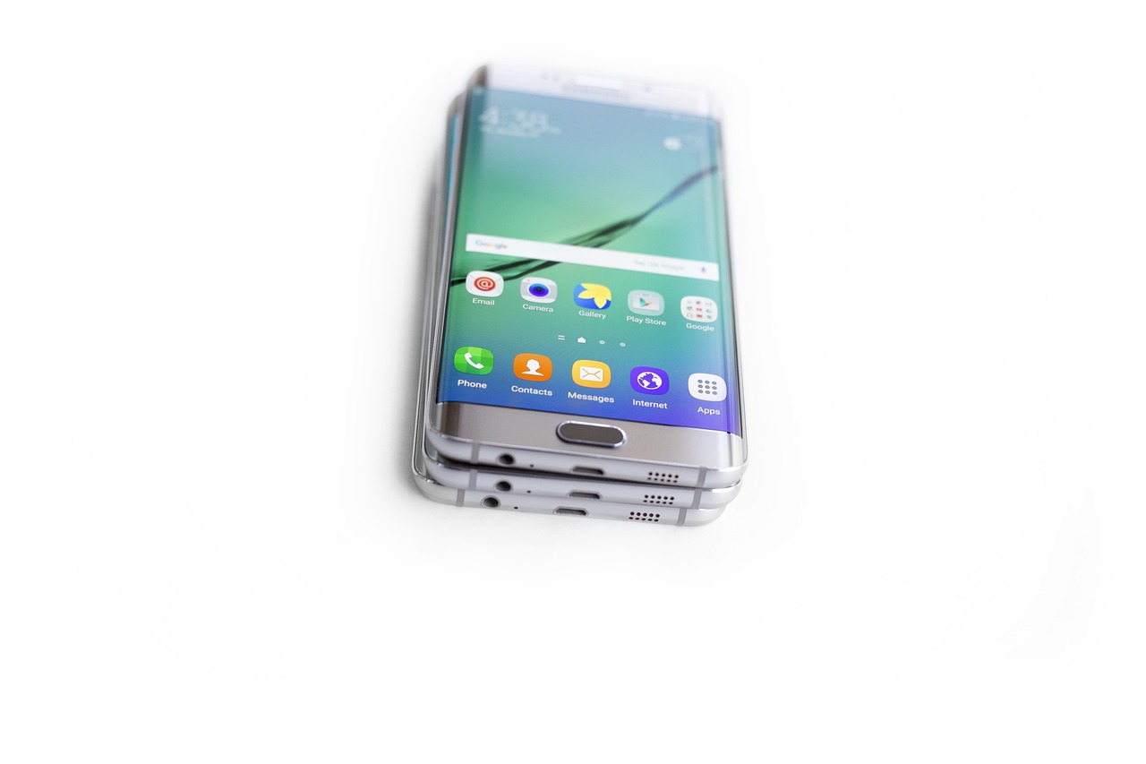 三星Galaxy S7 Edge 7100白色款閃耀登場(chǎng)，最新報(bào)價(jià)一覽