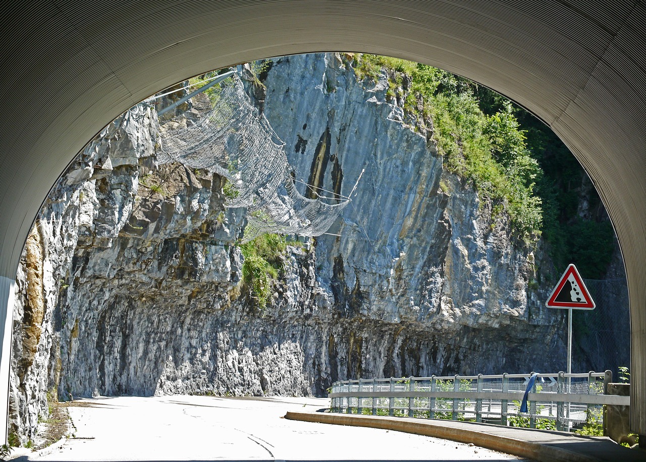 瓊州海底隧道，建設(shè)進(jìn)展、技術(shù)挑戰(zhàn)與未來(lái)展望的最新消息