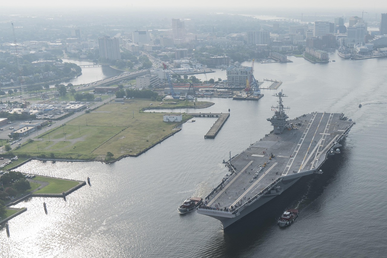 中國海軍第三艘航母福建艦最新進(jìn)展，艦島安裝工作順利進(jìn)行